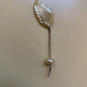 Baroque pearl leaf gold stick pin
